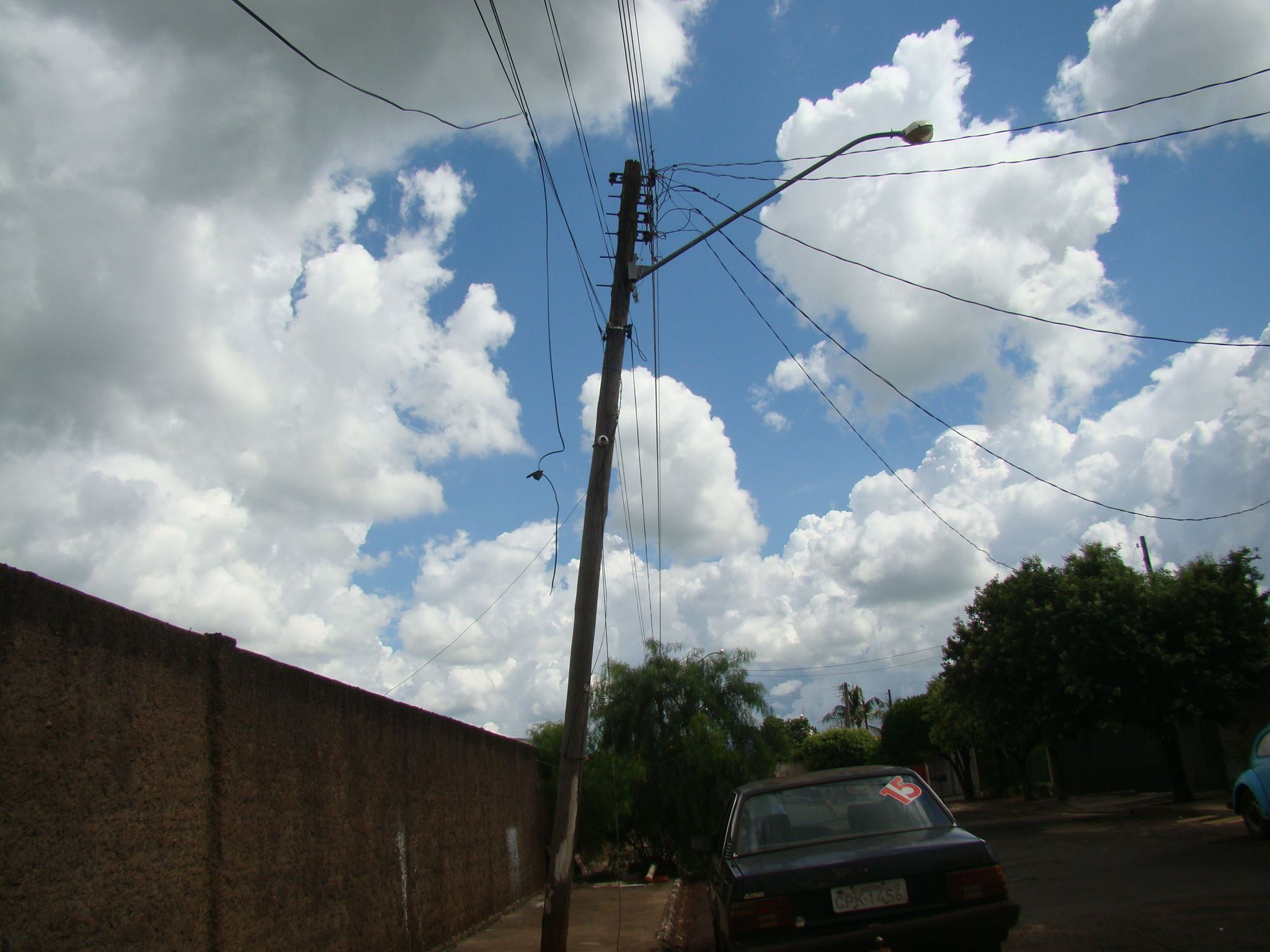Prefeitura oficializa CPFL Energia sobre riscos de postes no São Luiz