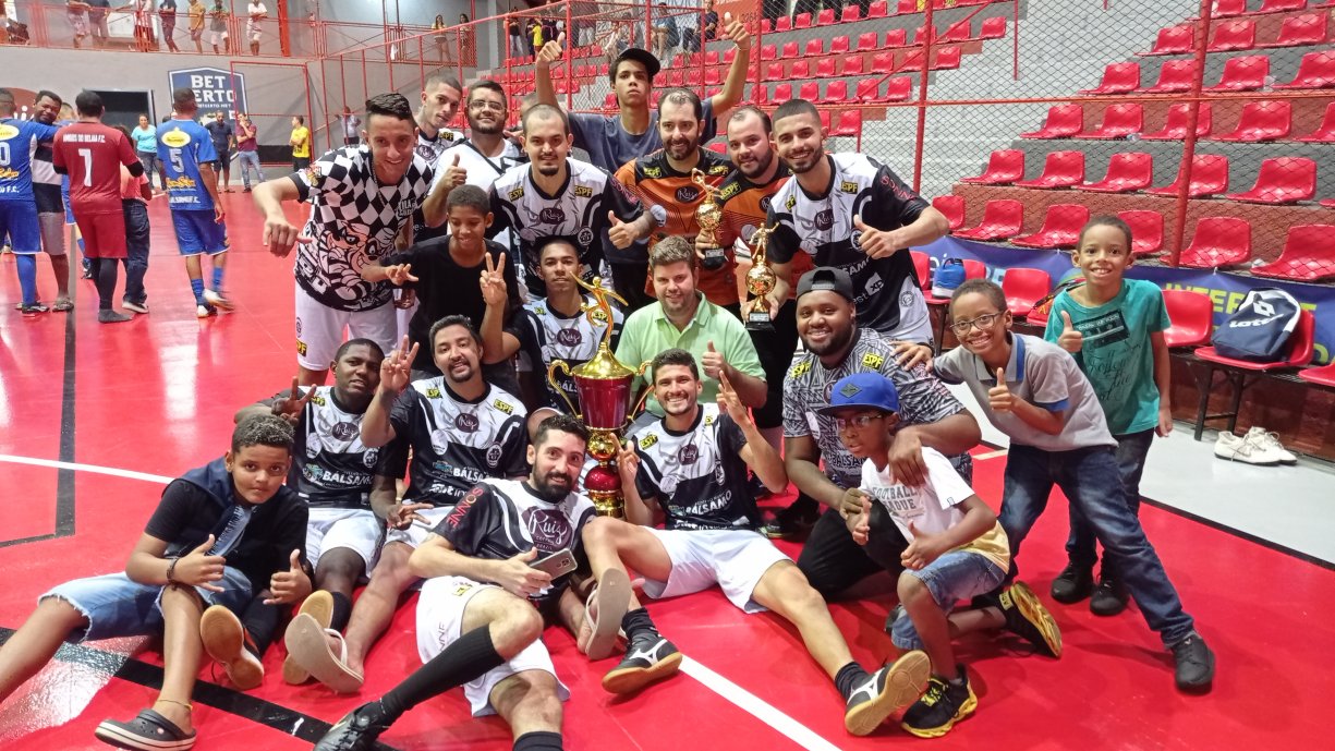 Meninos da Vila são os campeões da 17ª Copa Bálsamo de Futsal