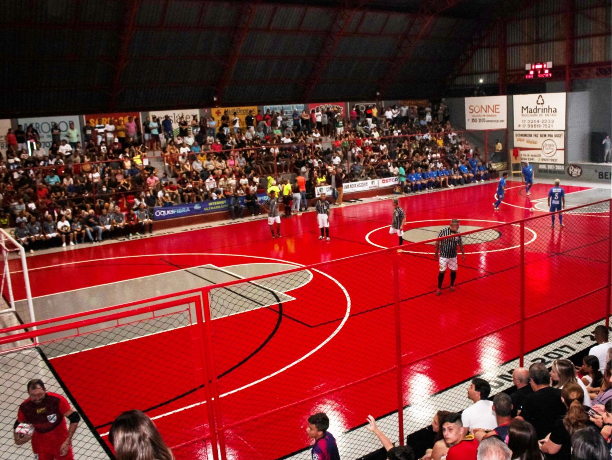 Rei do Futsal lota quadra coberta em evento festivo de inauguração